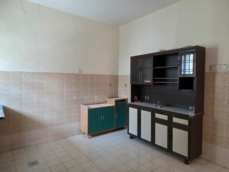 2-storey Terraced House for Sale in Bandar Indahpura (Kulai) - Ruby Tan - Kitchen - PropertyGuru.com.my