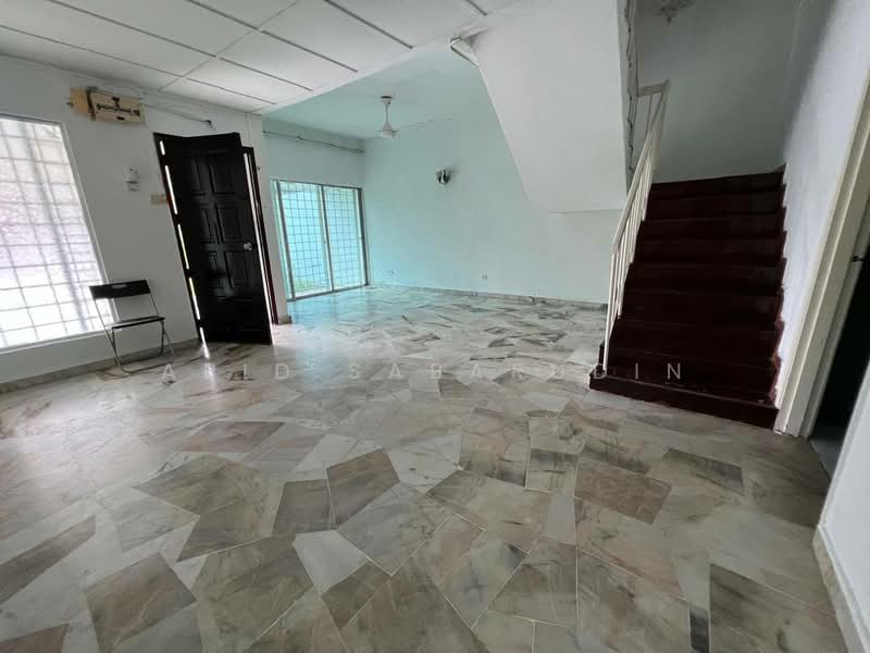 End Lot 2.5 Storey Terrace @ Taman Bukit Mulia, Bukit Antarabangsa untuk Untuk Dijual - RM 995,000, Mac 2026 - Living Room - PropertyGuru.com.my