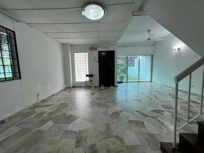 End Lot 2.5 Storey Terrace @ Taman Bukit Mulia, Bukit Antarabangsa untuk Untuk Dijual - RM 995,000, Mac 2026 - Living Room - PropertyGuru.com.my