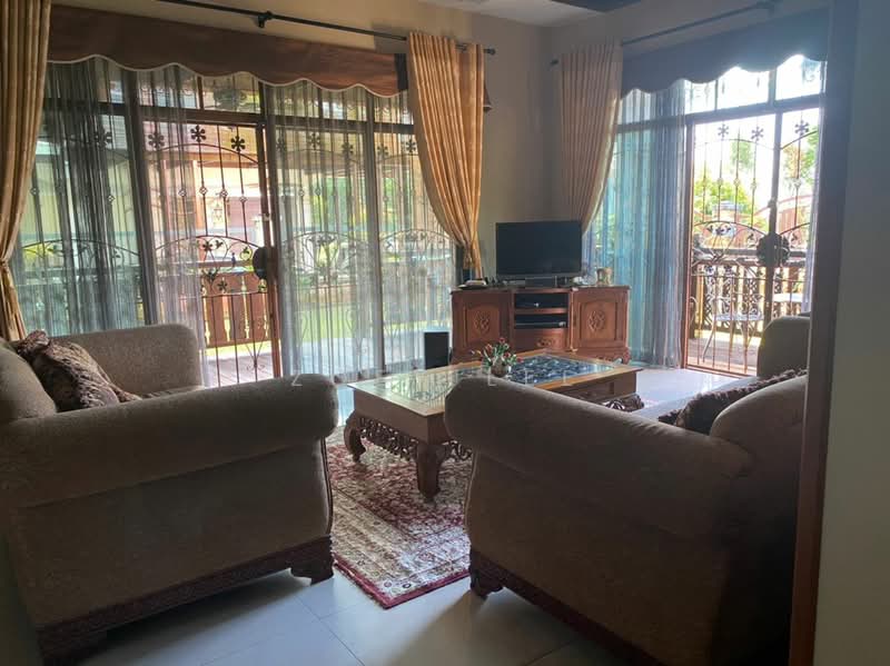 Taman Sri Pulai Perdana untuk Untuk Dijual - RM 1,450,000, Mac 2026 - Living Room - PropertyGuru.com.my