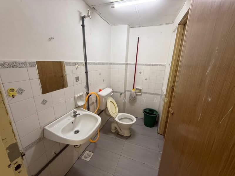 Condominium for Rent at Petaling Indah Condominiums - Sabrina Yap - Bathroom - PropertyGuru.com.my