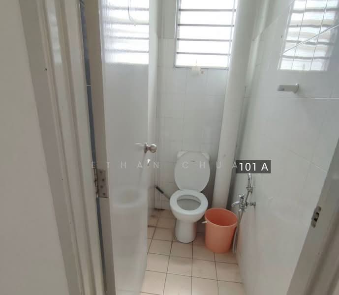 Shop / Office for Rent in Bandar Botanic (Klang) - Ethan Chua - Bathroom - PropertyGuru.com.my