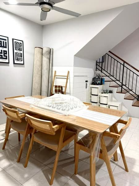 Bandar Nusaputra untuk Untuk Dijual - RM 620,000, Mac 2026 - Dining Room - PropertyGuru.com.my