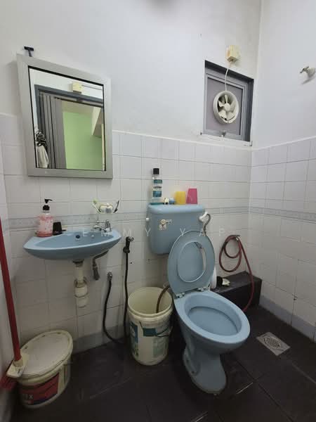 Pangsapuri untuk Dijual di Antara Apartment - Emmy Yap - Bathroom - PropertyGuru.com.my
