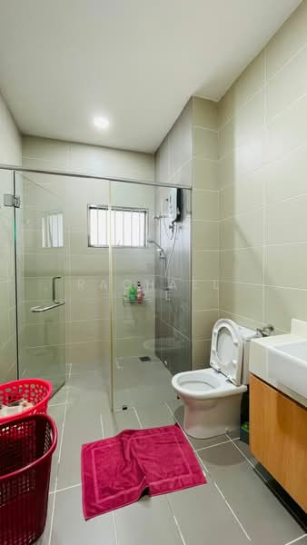 Evira @ Warisan Puteri untuk Untuk Disewa - RM 2,600 /bulan, Mac 2026 - Bathroom - PropertyGuru.com.my