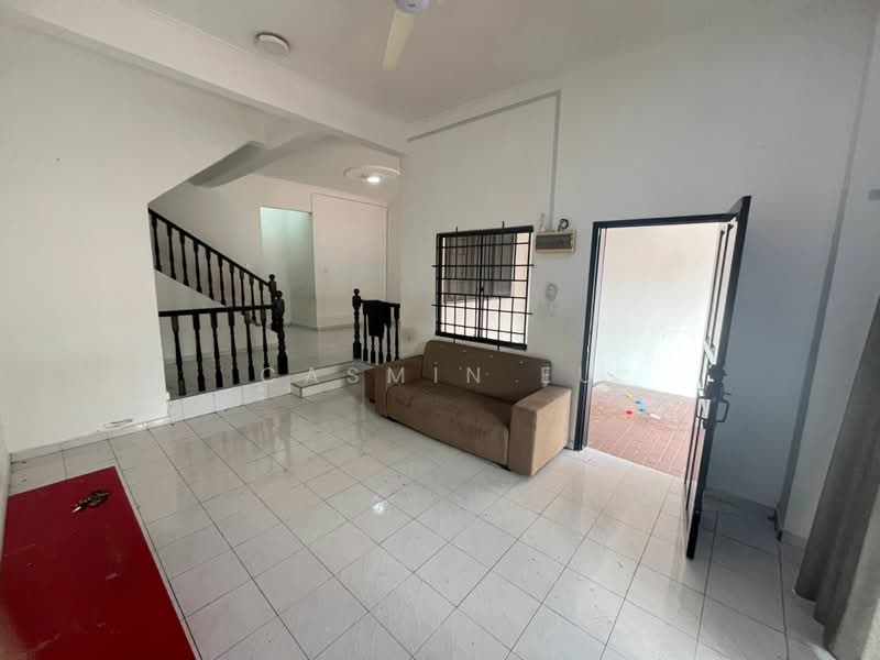 2-storey Terraced House for Rent in Taman Johor Jaya (Johor Bahru) - Casmin Eu - Living Room - PropertyGuru.com.my
