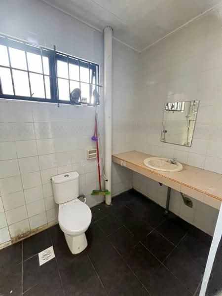 2-storey Terraced House for Rent in Taman Johor Jaya (Johor Bahru) - Casmin Eu - Bathroom - PropertyGuru.com.my