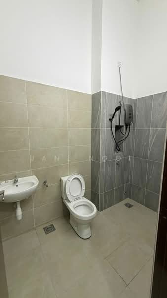 2-storey Terraced House for Rent in Bandar Jaya Putra (Johor Bahru) - Jane Ngoi - Bathroom - PropertyGuru.com.my