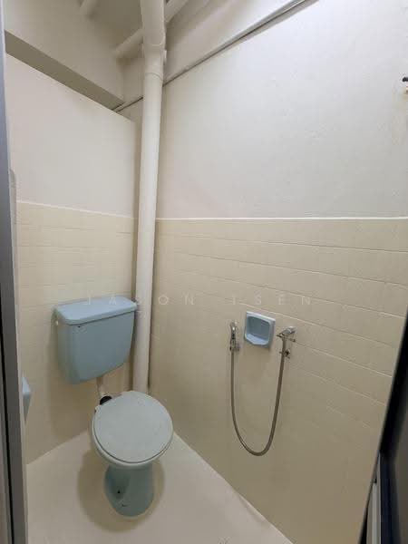 Rumah Flat untuk Dijual di Kuchai Entrepreneurs Park - Jason Tsen - Bathroom - PropertyGuru.com.my