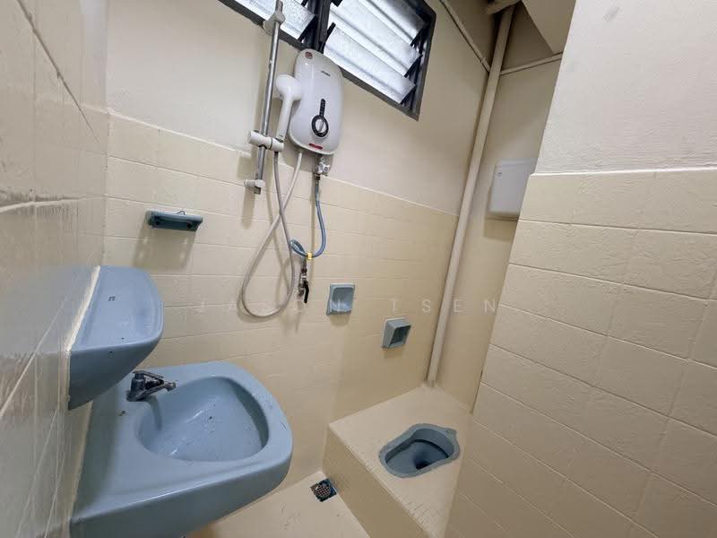 Rumah Flat untuk Dijual di Kuchai Entrepreneurs Park - Jason Tsen - Bathroom - PropertyGuru.com.my