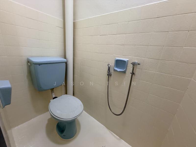 Rumah Flat untuk Dijual di Kuchai Entrepreneurs Park - Jason Tsen - Bathroom - PropertyGuru.com.my