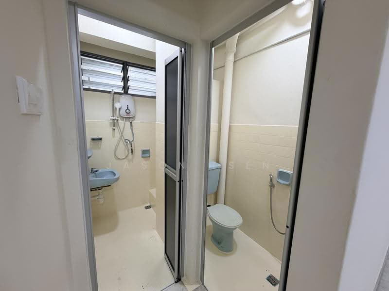 Rumah Flat untuk Dijual di Kuchai Entrepreneurs Park - Jason Tsen - Bathroom - PropertyGuru.com.my