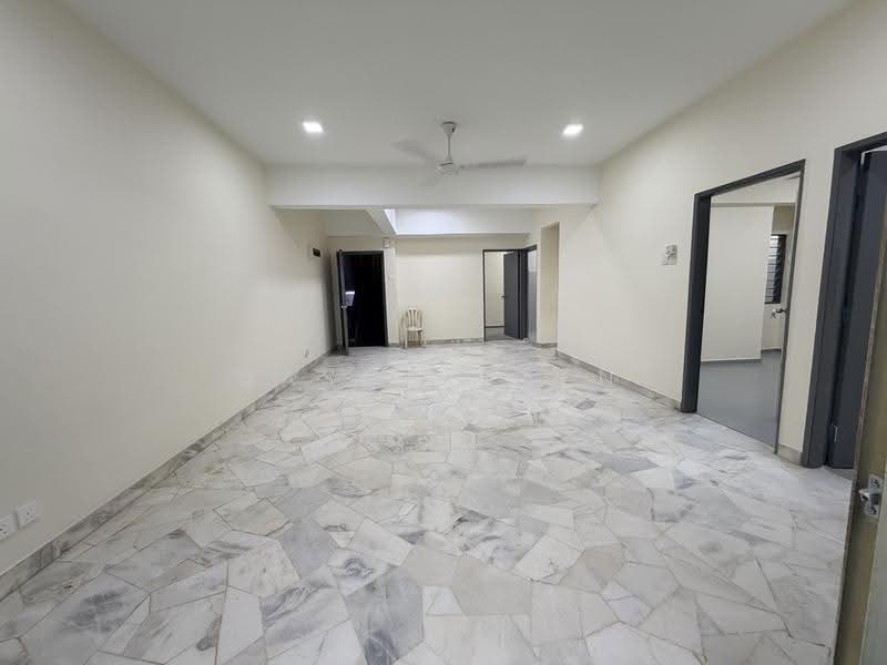Rumah Flat untuk Dijual di Kuchai Entrepreneurs Park - Jason Tsen - Living Room - PropertyGuru.com.my