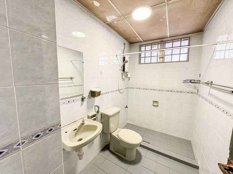 Condominium for Sale at Bukit OUG Condominiums - Ahmad Ikhwan Arif - Bathroom - PropertyGuru.com.my