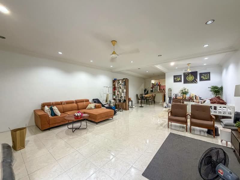 2-storey Terraced House for Sale in Puchong (Selangor) - Shafiq Muttalib - Living Room - PropertyGuru.com.my