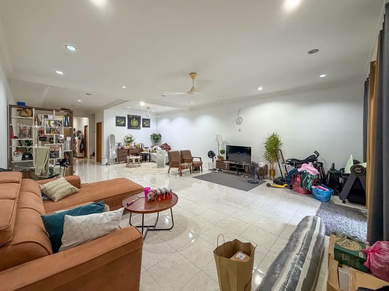 2-storey Terraced House for Sale in Puchong (Selangor) - Shafiq Muttalib - Living Room - PropertyGuru.com.my