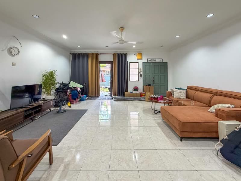 2-storey Terraced House for Sale in Puchong (Selangor) - Shafiq Muttalib - Living Room - PropertyGuru.com.my