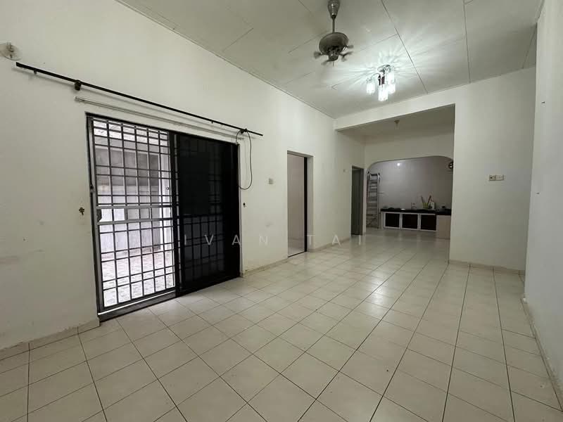 Rumah Banglo untuk Dijual di Taman Pakatan Jaya (Tambun) - Ivan Tai - Living Room - PropertyGuru.com.my