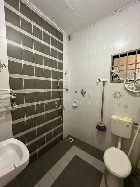 Rumah Banglo untuk Dijual di Taman Pakatan Jaya (Tambun) - Ivan Tai - Bathroom - PropertyGuru.com.my