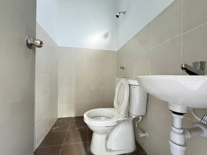 Scientex Kundang Jaya untuk Untuk Dijual - RM 558,000, Mac 2026 - Bathroom - PropertyGuru.com.my