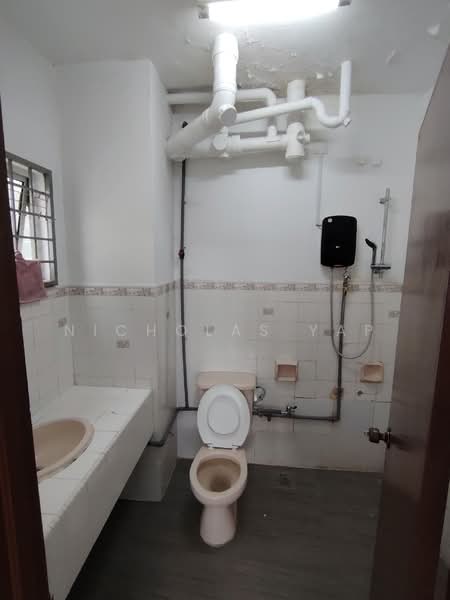 Sri Angsana Hilir untuk Untuk Disewa - RM 1,680 /bulan, Mac 2026 - Bathroom - PropertyGuru.com.my
