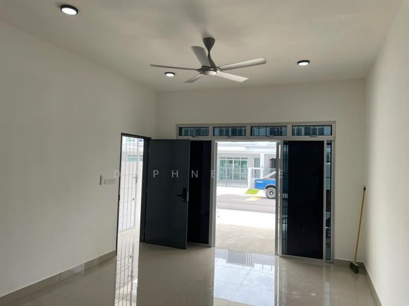 Terraced House for Rent in Bandar Dato Onn (Tebrau) - Daphne Lee - Living Room - PropertyGuru.com.my
