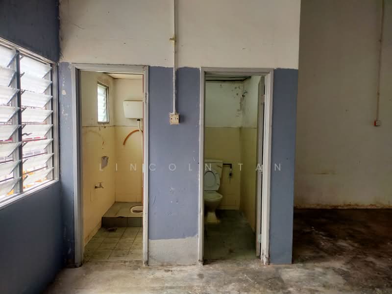 Terrace Factory for Rent in Semenyih (Selangor) - Lincoln Tan - Bathroom - PropertyGuru.com.my