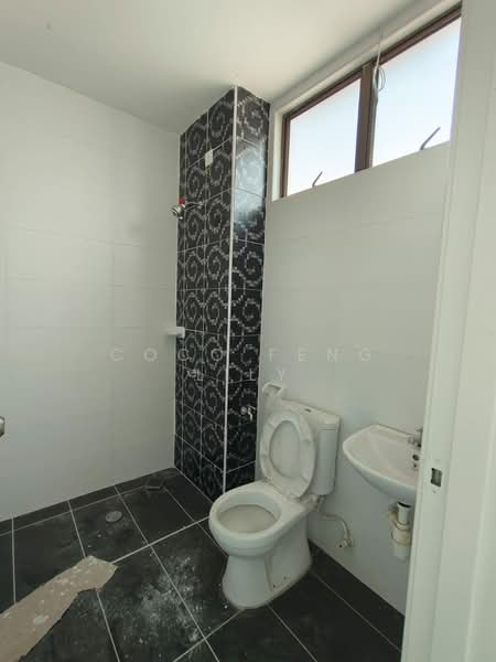 Apartment for Sale at Austin Suites (Permata Austin) - Coco Feng Lily - Bathroom - PropertyGuru.com.my