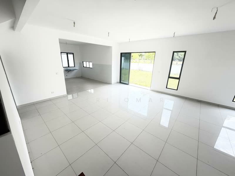 Cluster House for Sale in Shah Alam (Selangor) - Fazri Omar - Living Room - PropertyGuru.com.my