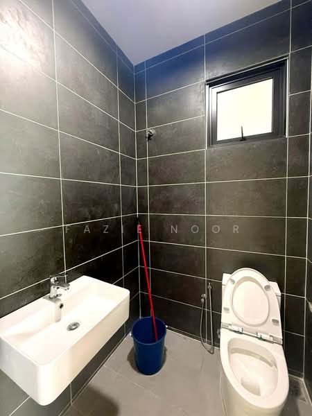 Semi-Detached House for Sale in Cyber 10 (Cyberjaya) - Fazie Noor - Bathroom - PropertyGuru.com.my