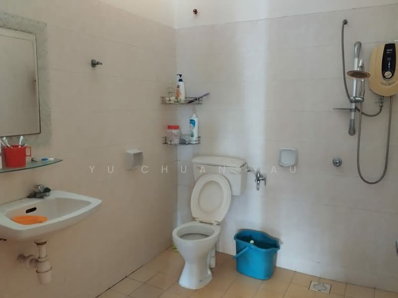 2-storey Terraced House for Sale in Taman Cheng Perdana (Cheng) - Yu Chuan Yau - Bathroom - PropertyGuru.com.my