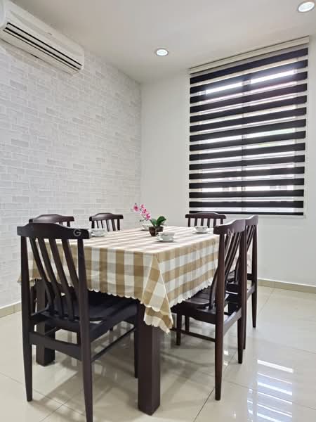 Semi-Detached House for Rent in Taman Kluang Setia (Kluang) - Grace Fan - Dining Room - PropertyGuru.com.my