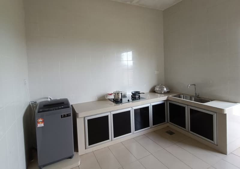 Semi-Detached House for Rent in Taman Kluang Setia (Kluang) - Grace Fan - Kitchen - PropertyGuru.com.my