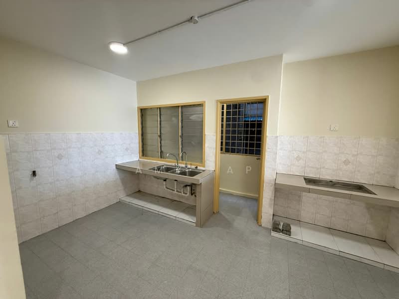 Sri Intan 2 untuk Untuk Disewa - RM 1,750 /bulan, Mac 2026 - Kitchen - PropertyGuru.com.my