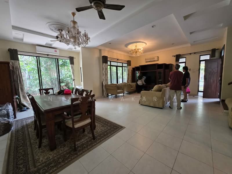 Semi-Detached House for Sale in Klang (Selangor) - Nizam Zakaria - Living Room - PropertyGuru.com.my