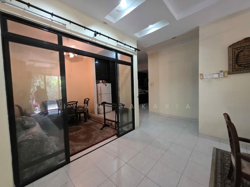 Semi-Detached House for Sale in Klang (Selangor) - Nizam Zakaria - Dining Room - PropertyGuru.com.my