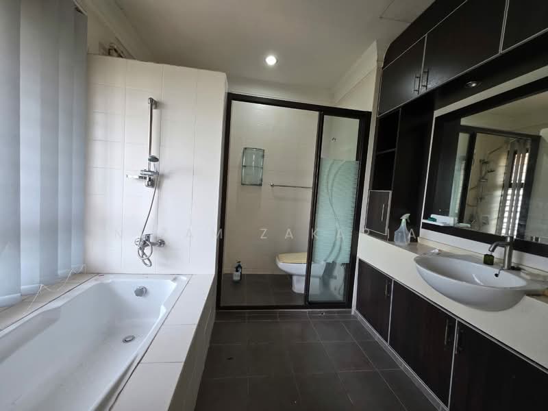 Semi-Detached House for Sale in Klang (Selangor) - Nizam Zakaria - Bathroom - PropertyGuru.com.my