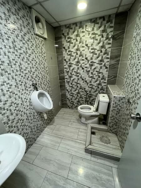 Shop for Sale in Usj 21 (Subang Jaya) - Wayne Chong - Bathroom - PropertyGuru.com.my
