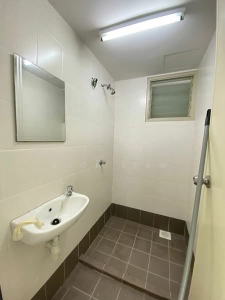 Apartment for Sale at Centrio Avenue - Boon Siew - Bathroom - PropertyGuru.com.my