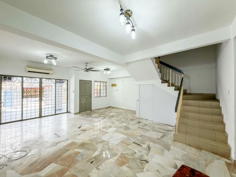 2-storey Terraced House for Sale in Bandar Bukit Puchong (Puchong) - Abdul Qadir - Living Room - PropertyGuru.com.my