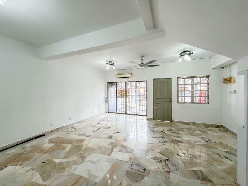2-storey Terraced House for Sale in Bandar Bukit Puchong (Puchong) - Abdul Qadir - Living Room - PropertyGuru.com.my
