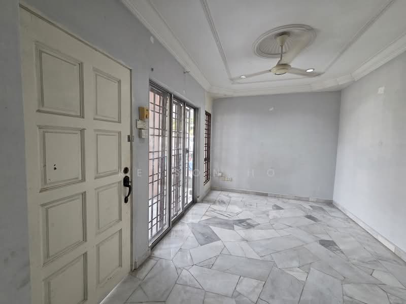 Terraced House for Sale in Putra Heights (Subang Jaya) - Kenson Ho - Entrance - PropertyGuru.com.my
