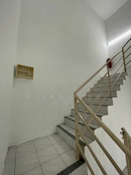 Batu Maung 2-Storey House For Rent Previously Kindergarten Large Compound Commercial Use untuk Untuk Disewa - RM 4,000 /bulan, Mac 2026 - Corridor - PropertyGuru.com.my