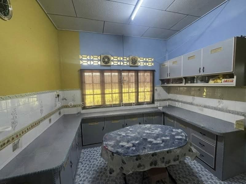 Semi-Detached House for Sale in Taman Purnama (Sungai Besar) - Rose Ibrahim - Kitchen - PropertyGuru.com.my