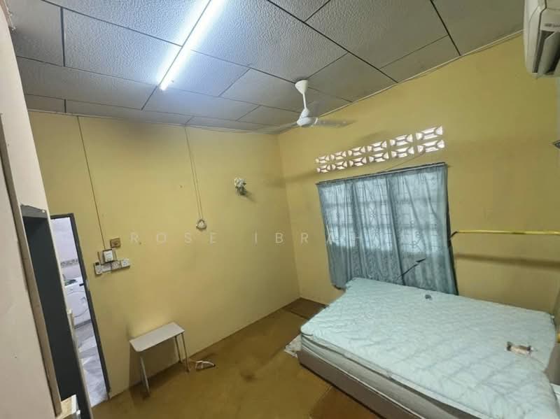 Semi-Detached House for Sale in Taman Purnama (Sungai Besar) - Rose Ibrahim - Bedroom - PropertyGuru.com.my