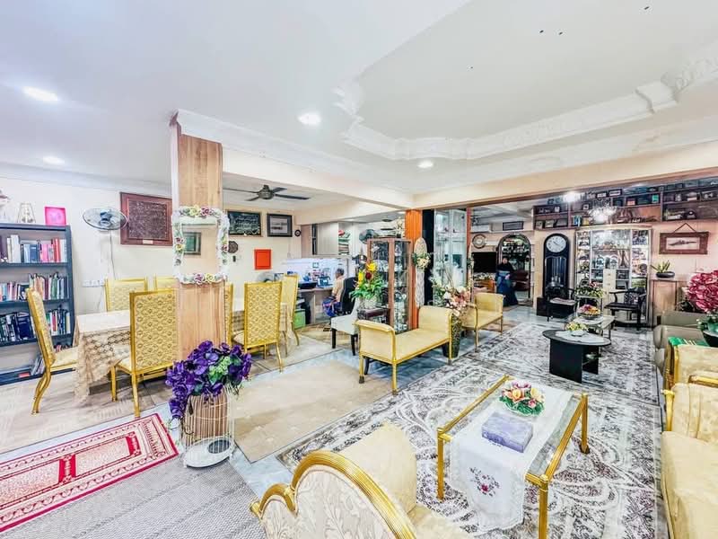 2-storey Terraced House for Sale in Subang Jaya (Selangor) - Abu Mansur - Living Room - PropertyGuru.com.my