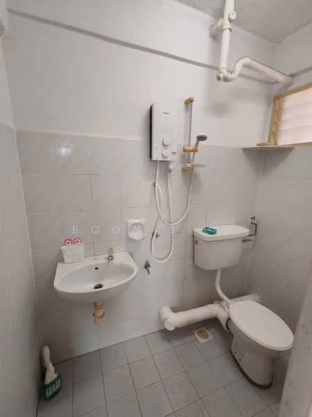 Taman Pekaka Block 31 untuk Untuk Dijual - RM 365,000, Mac 2026 - Bathroom - PropertyGuru.com.my