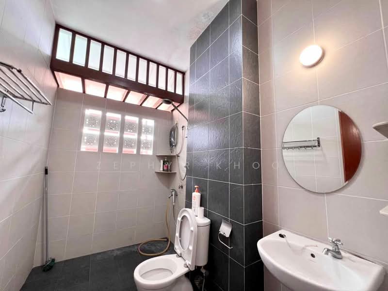 Cluster House for Sale in Taman Sutera Utama (Skudai) - Zephyr Khoo - Bathroom - PropertyGuru.com.my