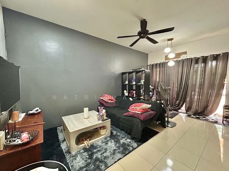 1-storey Terraced House for Sale in Taman Meru (Klang) - Nazri Hassan - Living Room - PropertyGuru.com.my