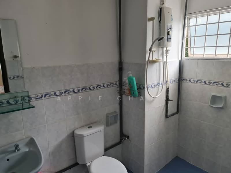 Sri Bayu Apartments untuk Untuk Disewa - RM 1,400 /bulan, Mac 2026 - Bathroom - PropertyGuru.com.my